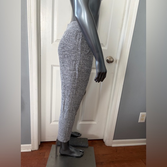 SWEATY BETTY Garudasana Yoga Capris in Heather Gray - Picture 5 of 8